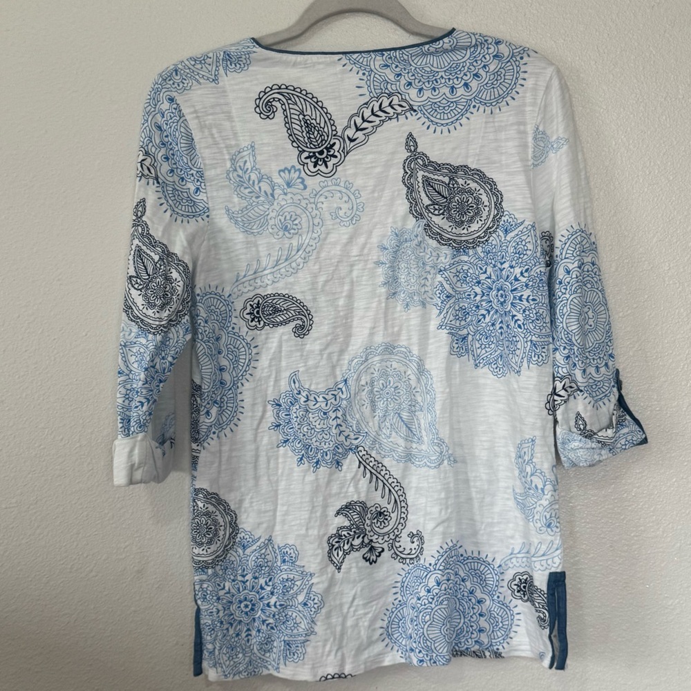 Chicos Blue White Paisley Toile V Neck Top Tunic Size 0 S Small - Picture 2 of 6